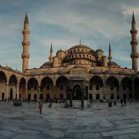 Halit Varguen شقة فندقية اسطنبول