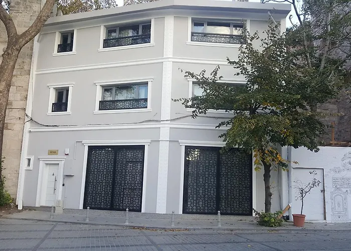 מלון דירות Halit Varguen 4*